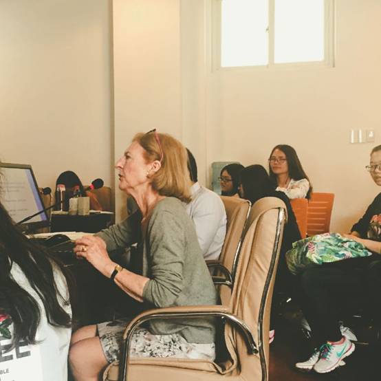 挪威奥斯陆大学著名教授Bente Christensen驻外国语多米体育网
讲学.jpg